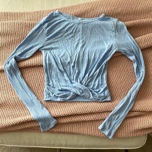 Alo Yoga twist long sleeve top; Size: Small; Color: Light blue